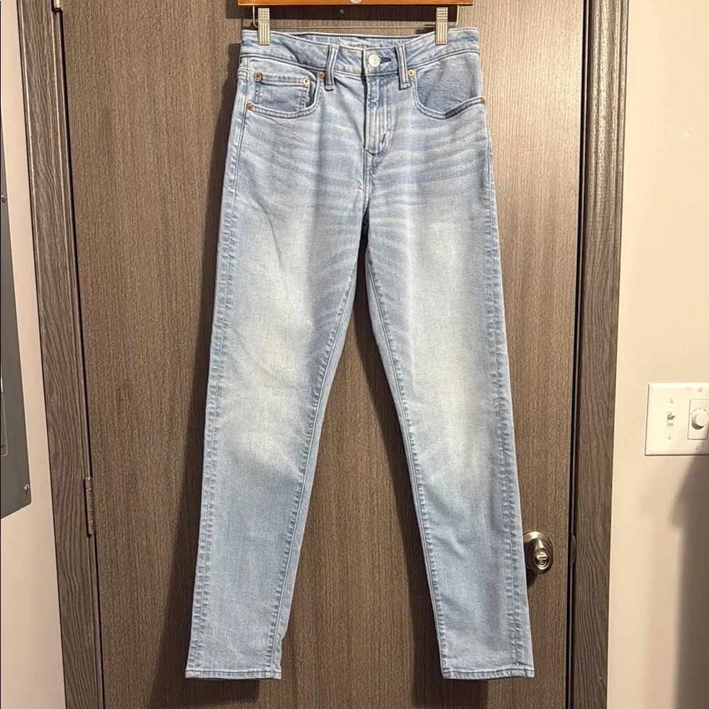 American Eagle Outfitters Men's Athletic Fit Light Wash Jeans Size 28x32 NWOT